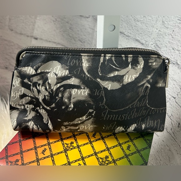 ❤️‍🔥L.A.M.B. Designer Roses Cosmetic Case❤️‍🔥 - Picture 6 of 9